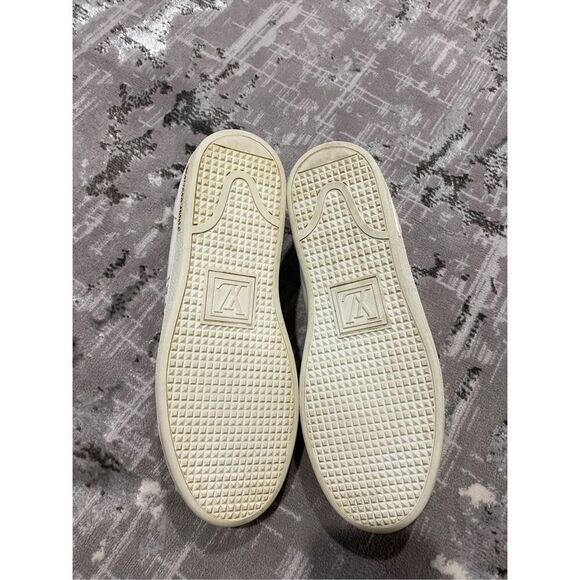 Size 43/44-10 1/2 Louis Vuitton ultra soft leather sneakers with floral detail. - Picture 9 of 15